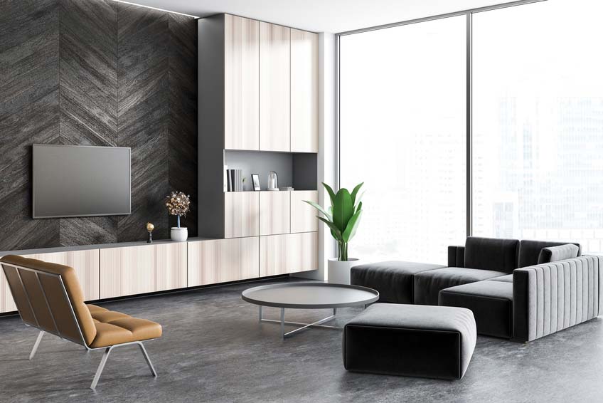 sitzecke-wohnzimmer-flatscree-sofa-beistelltisch-glas-helles-fenster